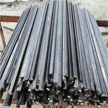 Trekantet stålstang Ss400